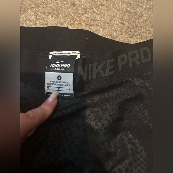 Nike Pro Leggings - Picture 2 of 3